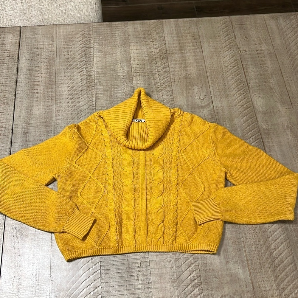 GBG Cropped Cowl Neck Golden Yellow Cable Knit Sweater Women's Size XS